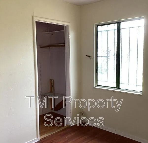 137 W 3rd St — Photo 8