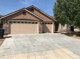 784 N Lillie Ave, Dinuba, CA 93618