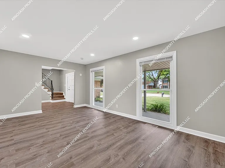 27345 Harvard Rd — Photo 10