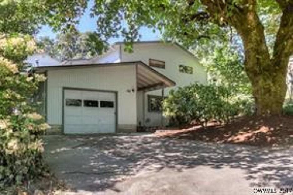 front of duplex , one level