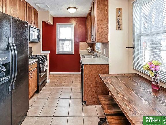 4th image of 2411 Washington St