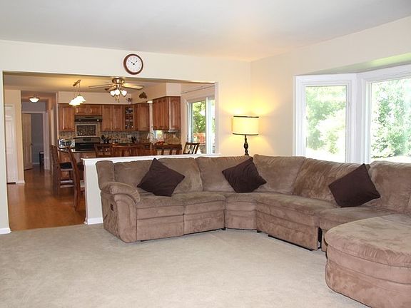 5th image of 5010 Essington Ln