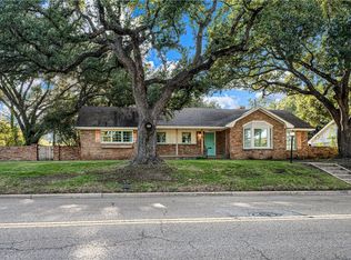2200 Wooded Acres Dr, Waco, TX 76710