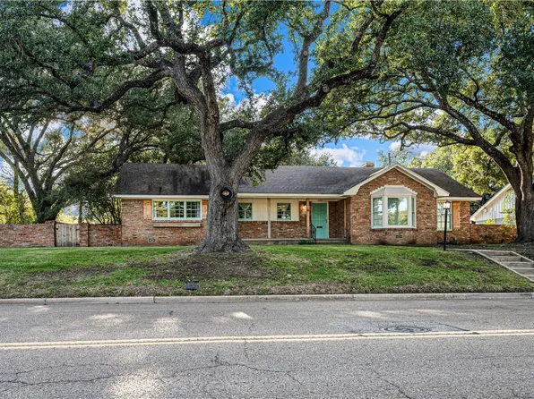 2200 Wooded Acres Dr, Waco, TX 76710