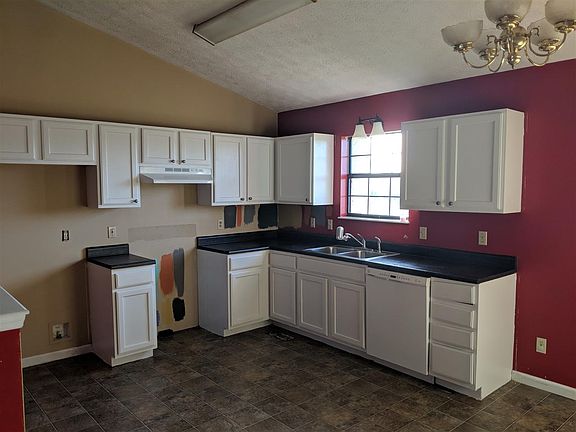 3rd image of 5577 Carlyle Ave