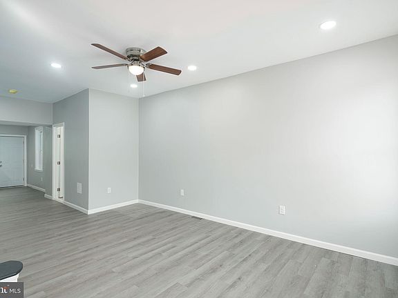 3rd image of 3242 Aramingo Ave