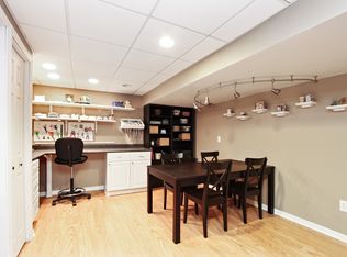 905 Grand Blvd, Wauconda, IL 60084