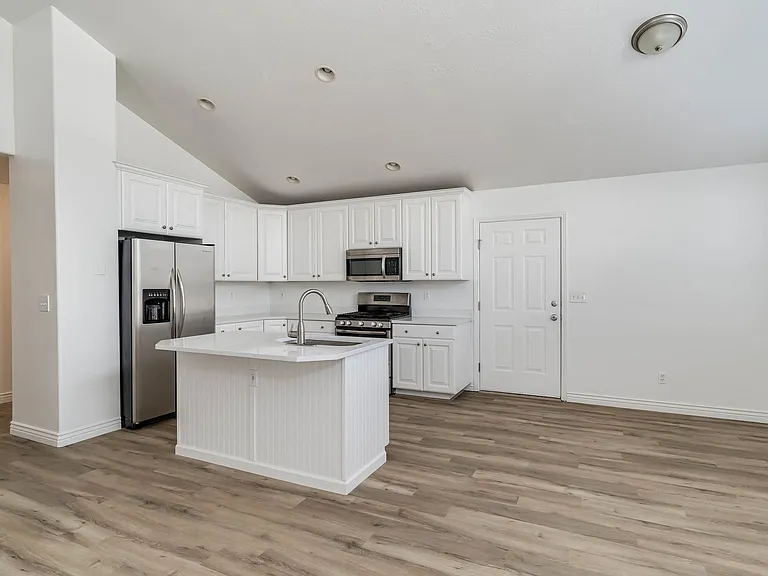 409 S 1125 W — Photo 22