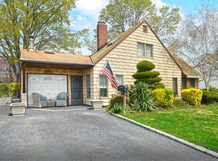 265 Orchid Rd, Levittown, NY 11756