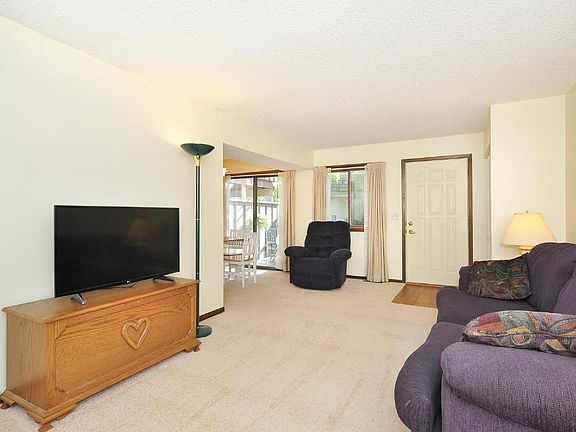 5th image of 2757 Upland Ln N