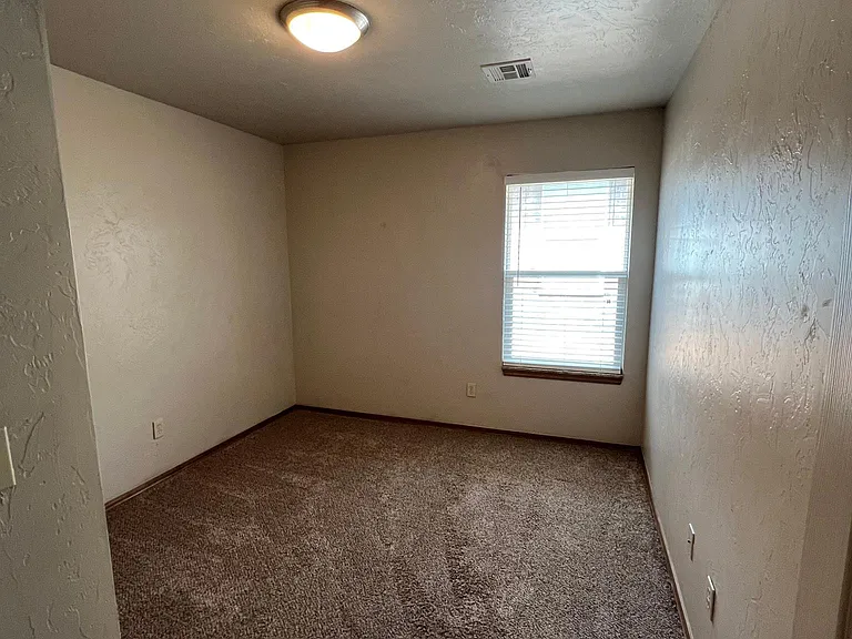 11810 SW 15th Way — Photo 9