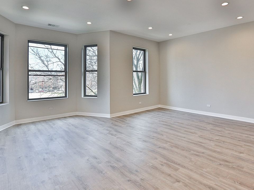 1st image of 1542 N Oakley Blvd #3TF