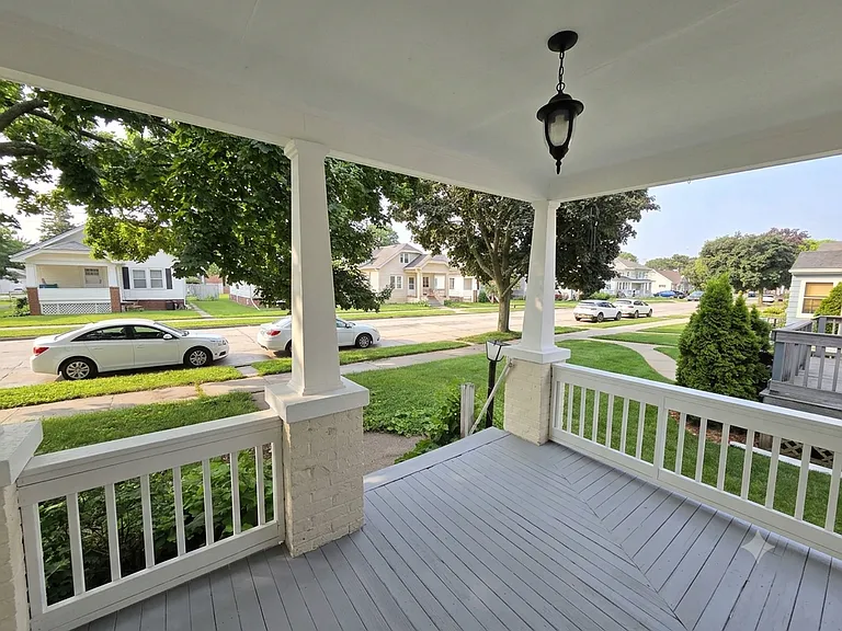 2204 Saint Clair St — Photo 24