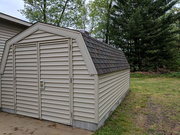 10x16 ft. Shed w/electric