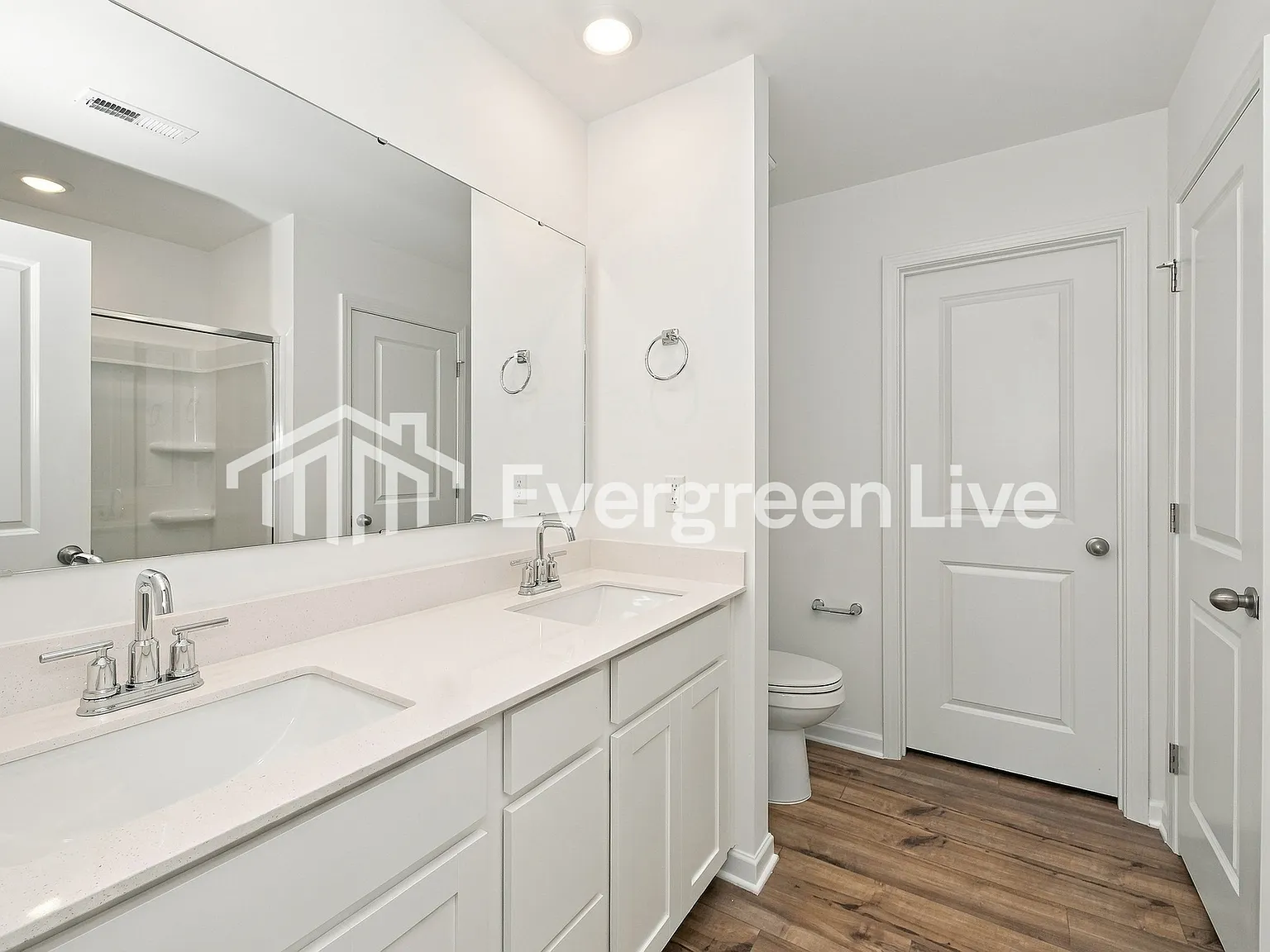 4 bed, 2.5 bath, 2307 sqft, $1,990 — Photo 4