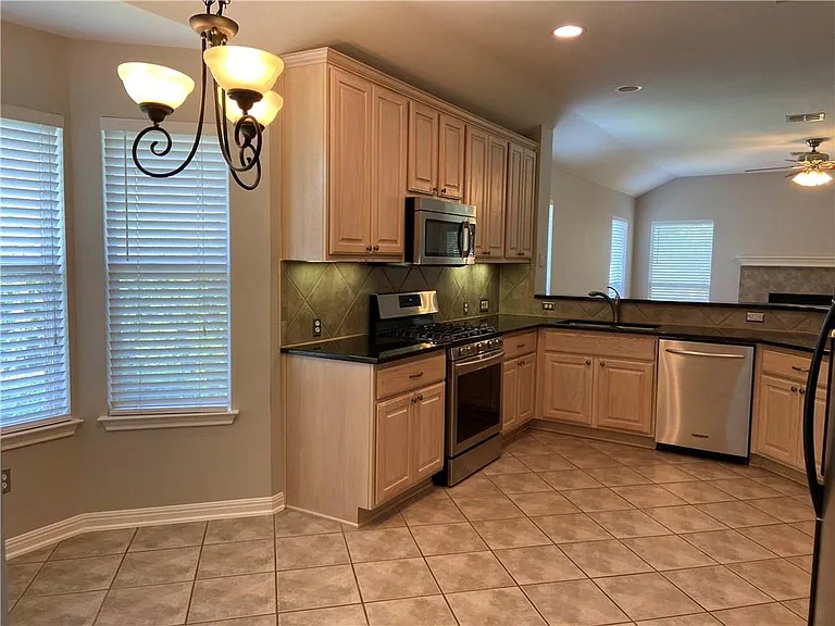 1727 Fallen Leaf Ln — Photo 9