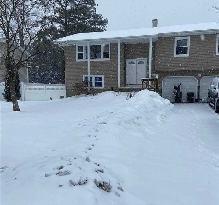 1st image of 8 Lehigh Dr