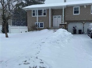 8 Lehigh Dr, Smithtown, NY 11787