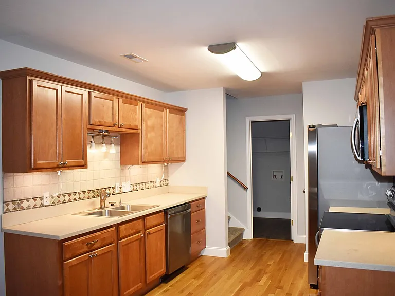 101 Wayne Dr — Photo 3