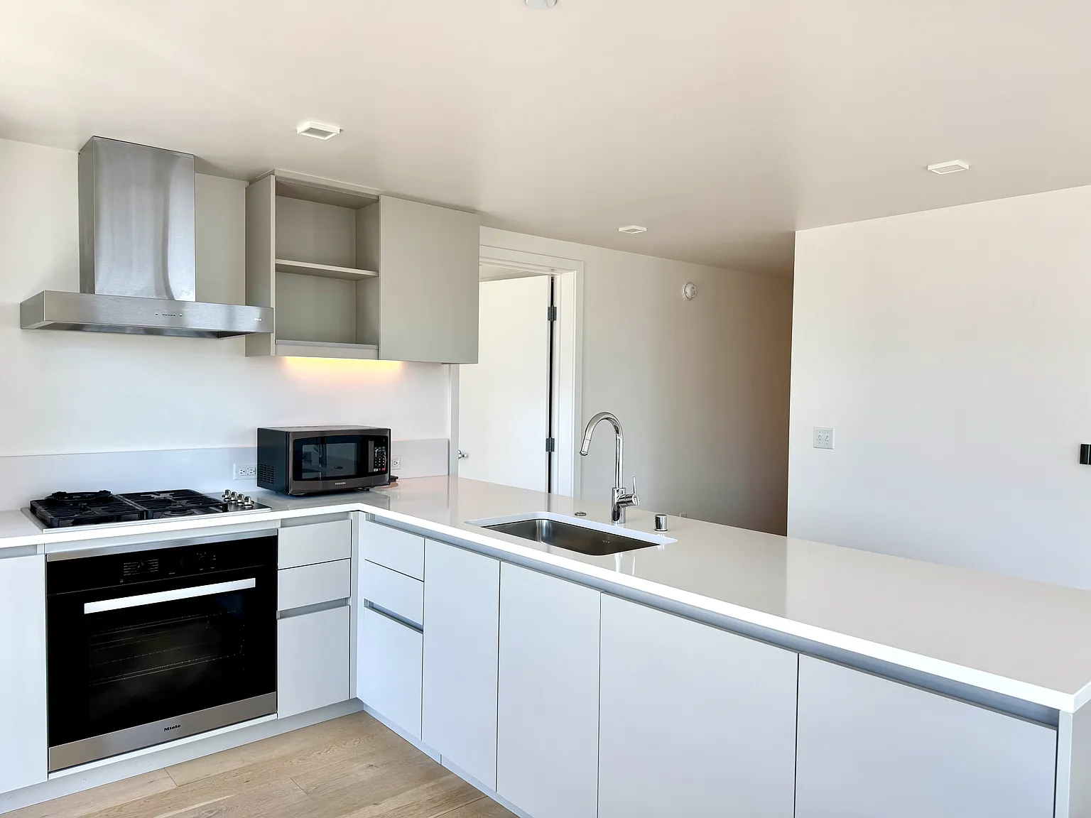 2 bed, 1158 sqft, $6,900 — Photo 4
