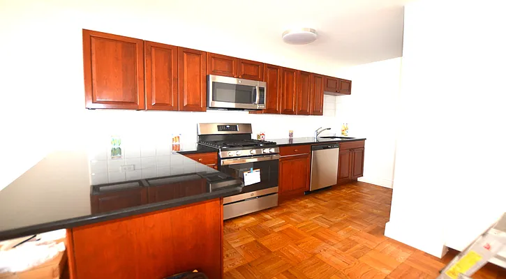 Rented by Manhattan Realty Group | media 25