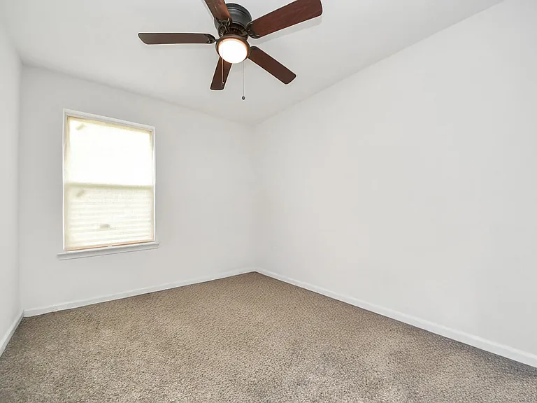 4613 Ireland St #B — Photo 30