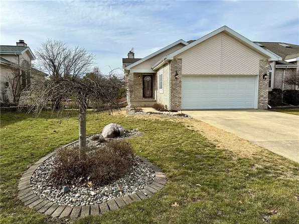 22 Yearling Ct, Charleston, IL 61920