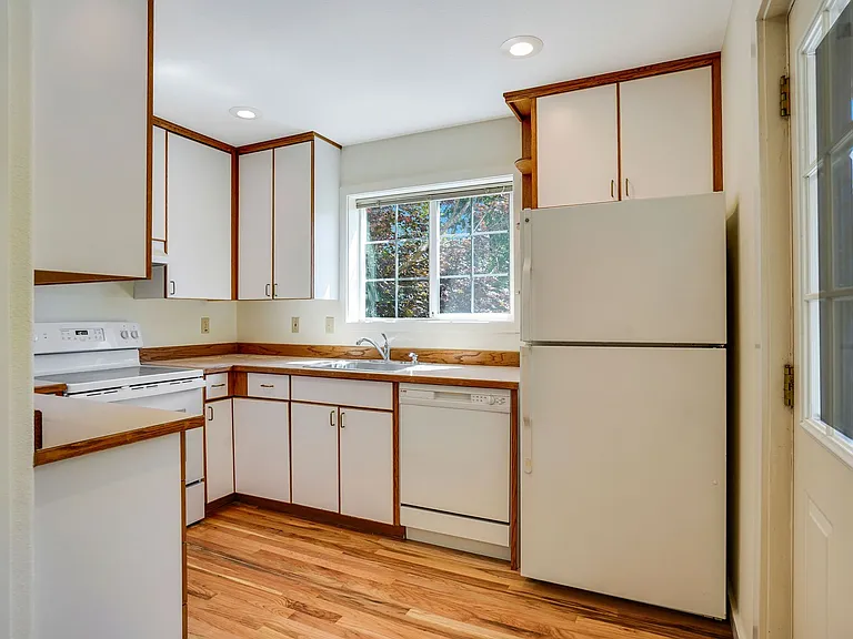 1767 Church St SE — Photo 4