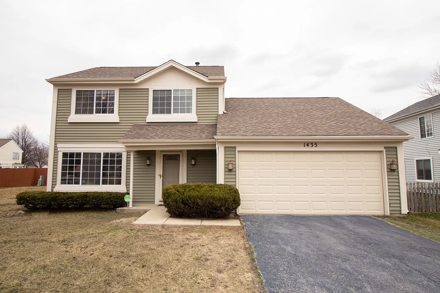 1435 Golden Oaks Pkwy photo 1