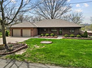 520 Terrace Rd, Leavenworth, KS 66048