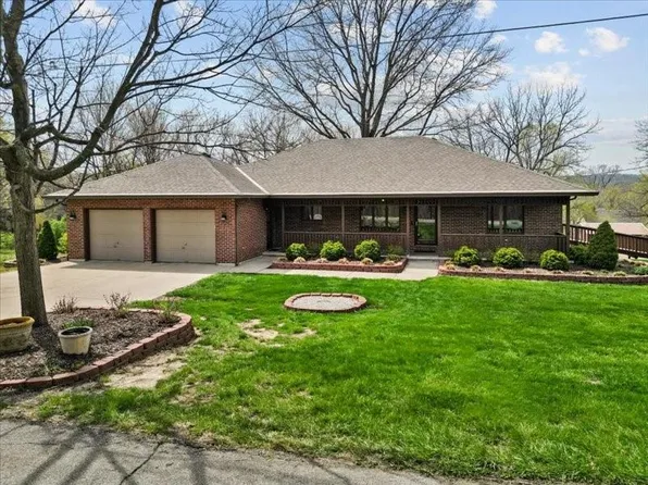 520 Terrace Rd, Leavenworth, KS 66048