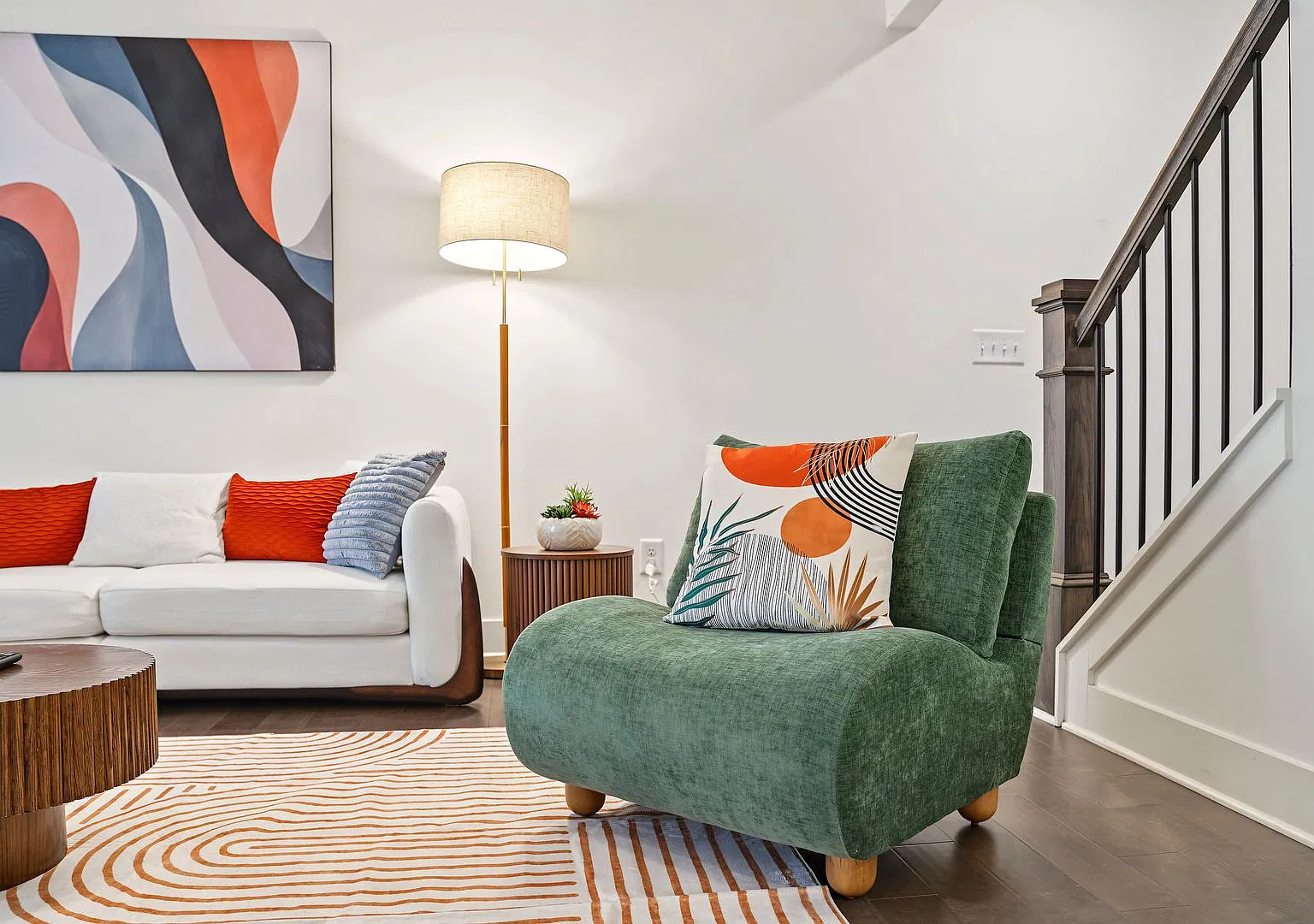 Modern 3BR Townhome with Dual Workspaces Near Stonecrest — Photo 4