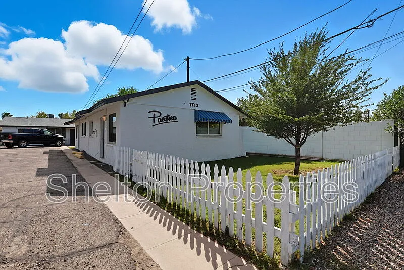 Photo 1 of 18 - 1713 N 31st Pl #6 - Phoenix, AZ Primary Photo - 1713 N 31st Pl #6