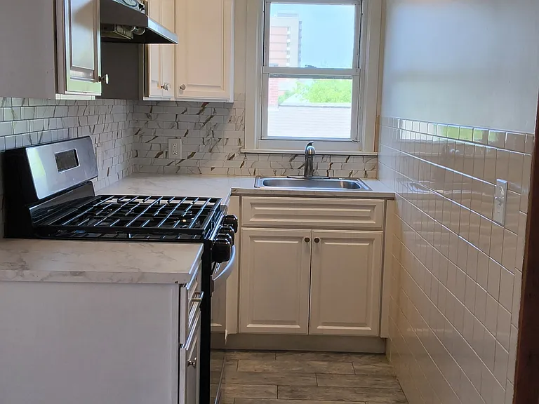 570 William St #2 — Photo 6