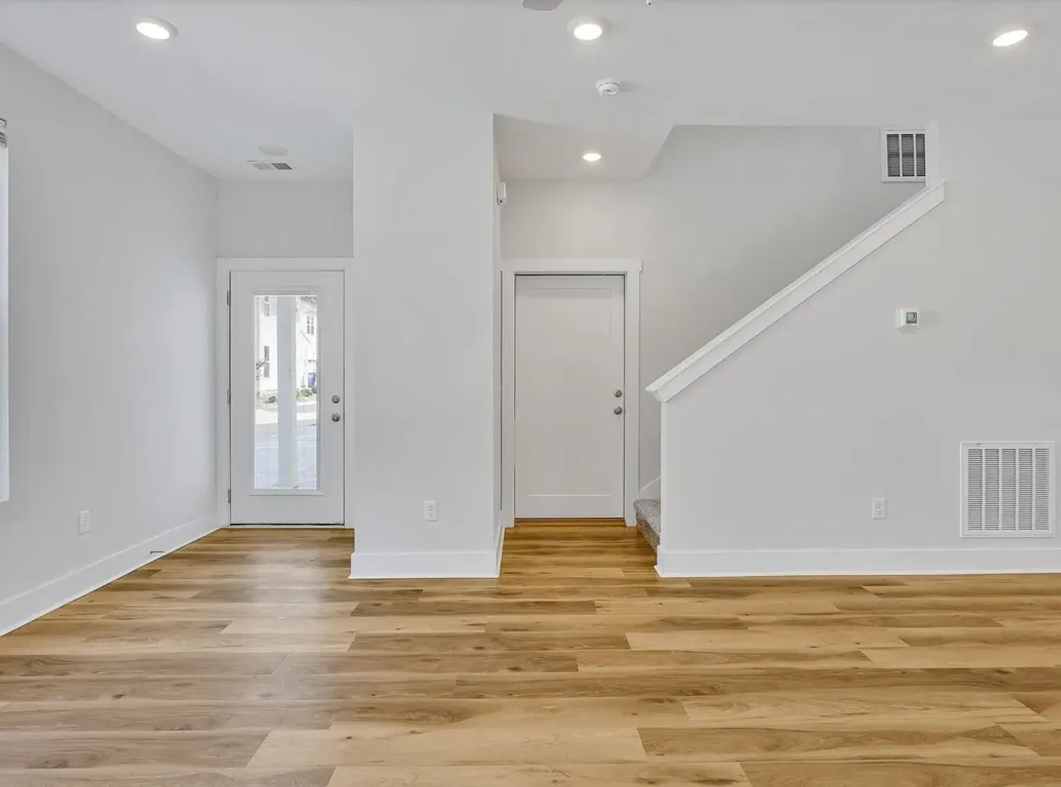 3 bed, 2.5 bath, 1523 sqft, $1,995 — Photo 3