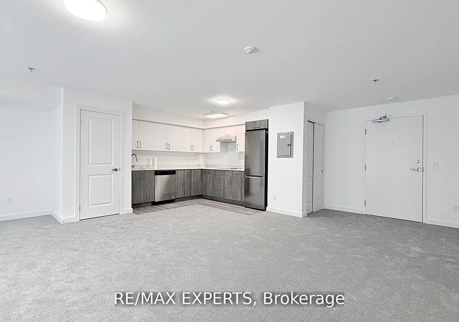 45 Connaught Ave — Photo 1