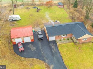 1606 County Line Rd, Bechtelsville, PA 19505