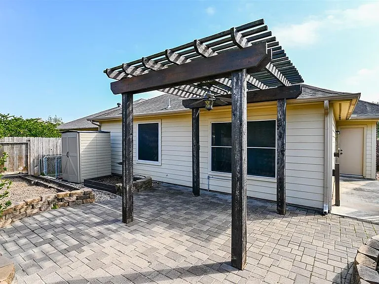 2106 Castle Gardens Ln — Photo 31