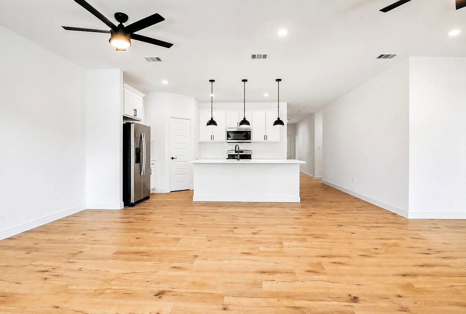4 bed, 1892 sqft, $2,500 — Photo 4