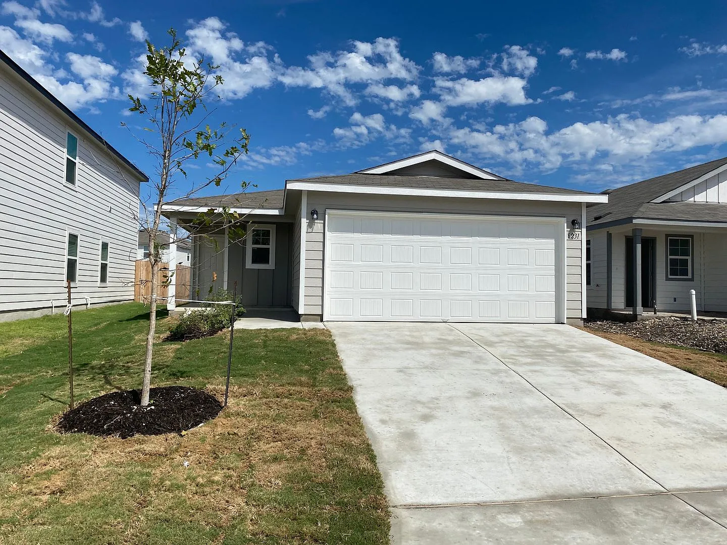 Welcome home to 6231 Windy Green! — Photo 1