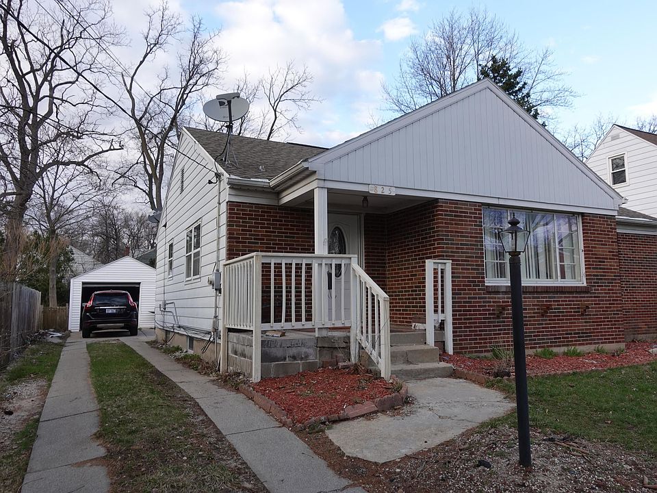 1st image of 825 Everglade Dr SE
