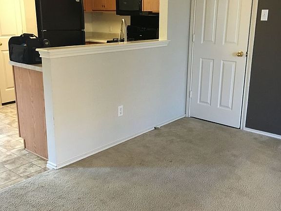 5th image of 601 Cherry Creek Dr #18