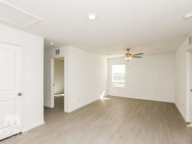 2700 Mistwood Dr — Photo 8