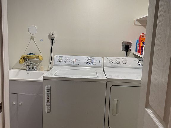 3rd image of 1072 Stephenson Dr