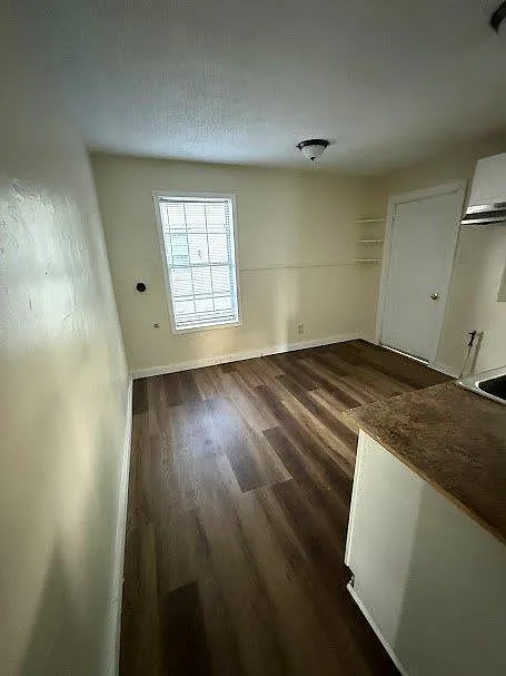2 bed, 806 sqft, $785 — Photo 2