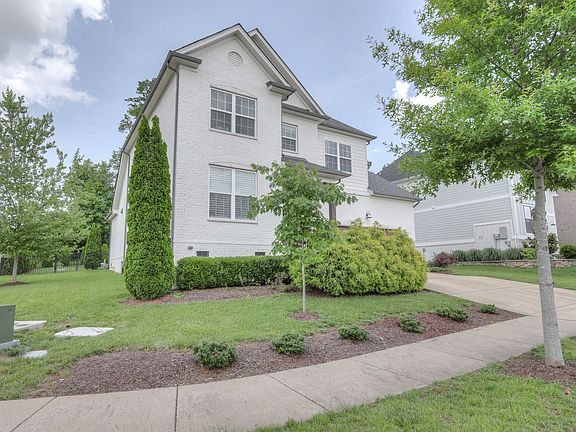 2nd image of 2600 Bramblewood Ln