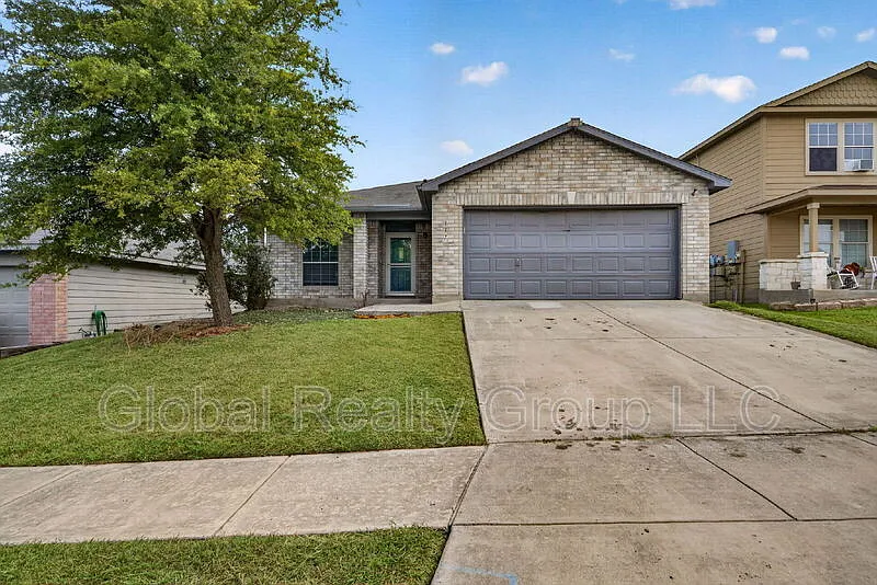 4 bed, 2.0 bath, 1795 sqft, $1,795 — Photo 2