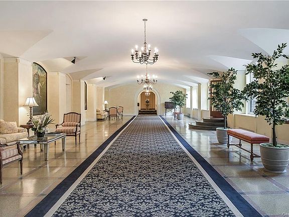 2nd image of 16 Chatsworth Ave #106
