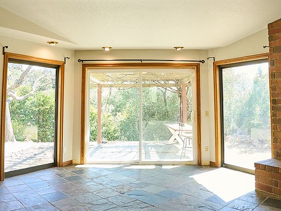 3rd image of 397 Loftyhill Dr