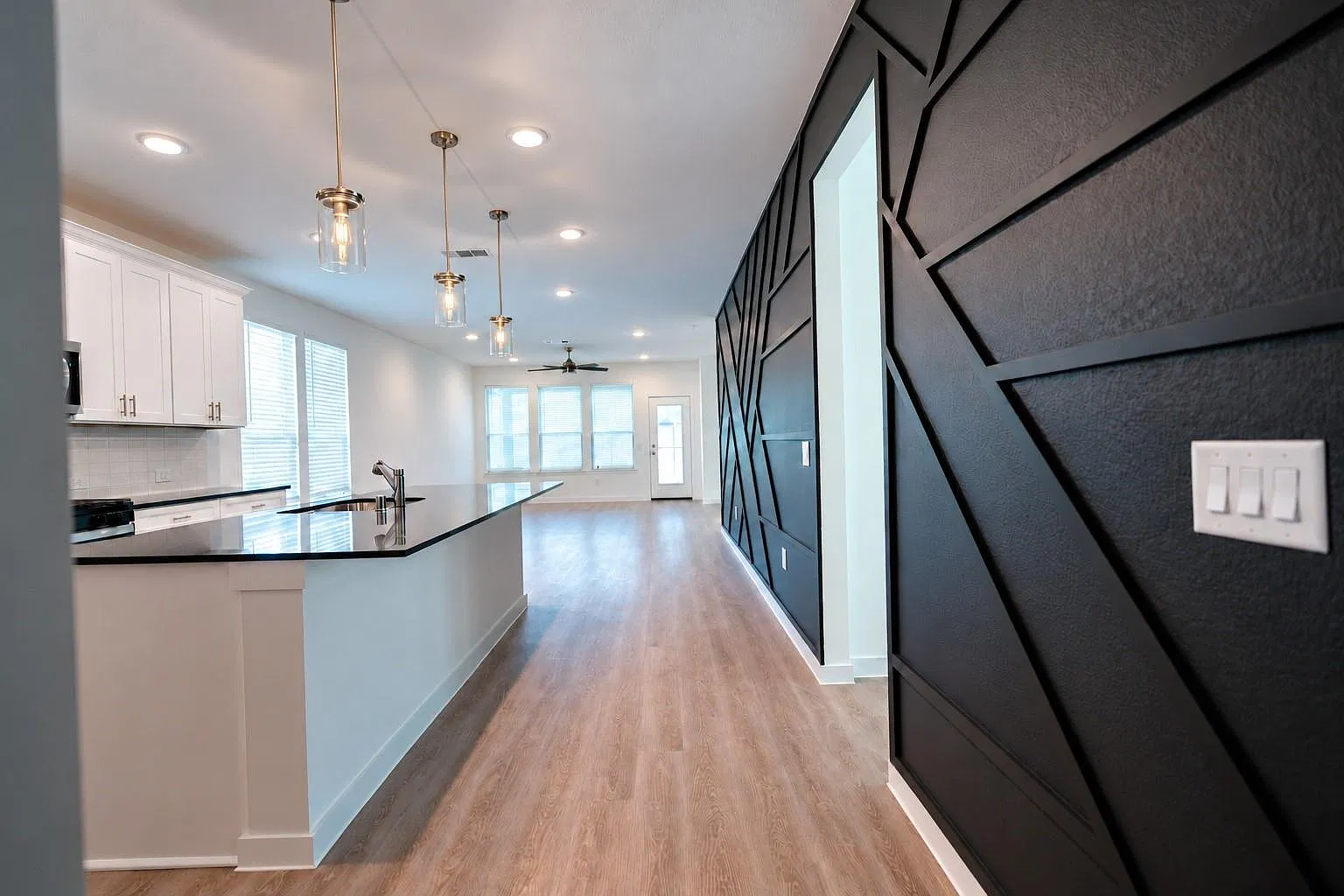 4 bed, 3.0 bath, 2009 sqft, $2,650 — Photo 3